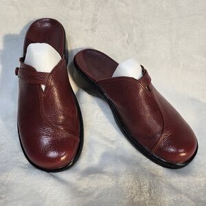 Clarks Cranberry Wine Leather Mules Sz 6M